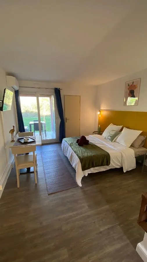 Joli Appartement 27M2 Oasis Provencale En Village Vacances En Camargue Arles