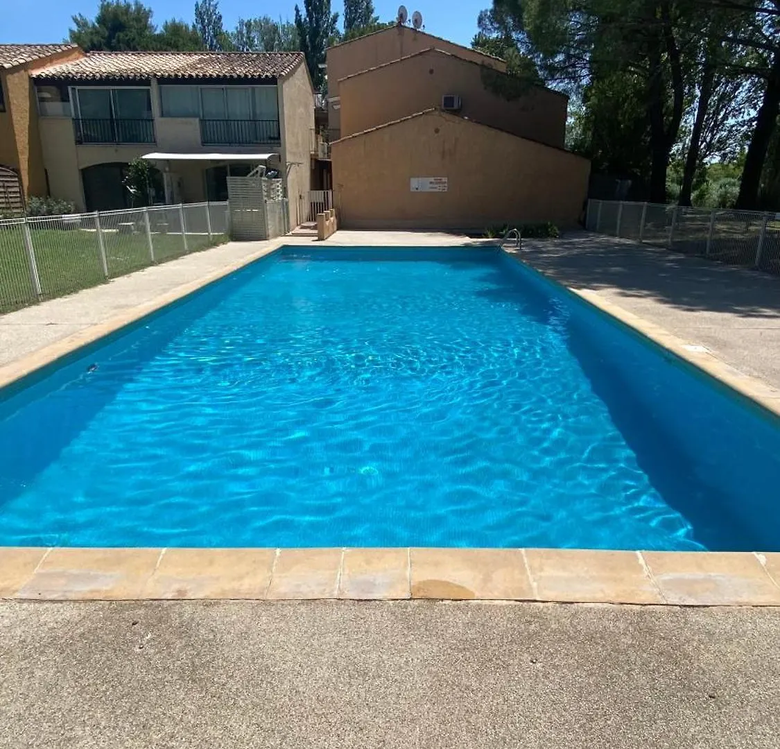 Joli Appartement 27M2 Oasis Provencale En Village Vacances En Camargue Arles
